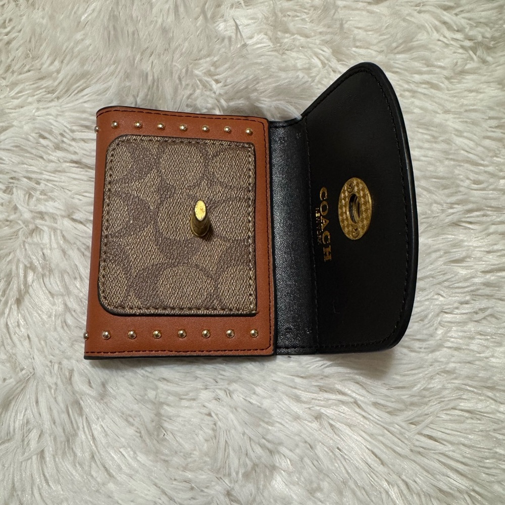 Wallet with Rivets Turnlock Closure - Picture 2 of 5
